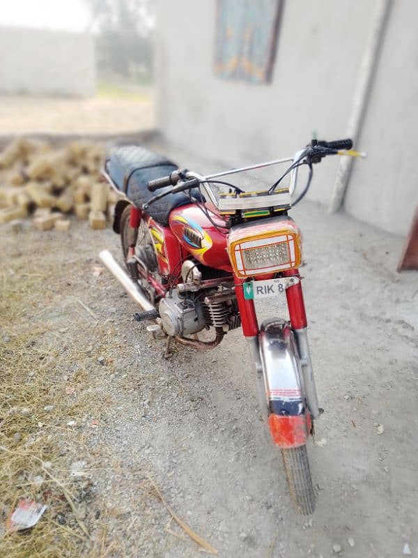 I am selling Yamaha 100 4