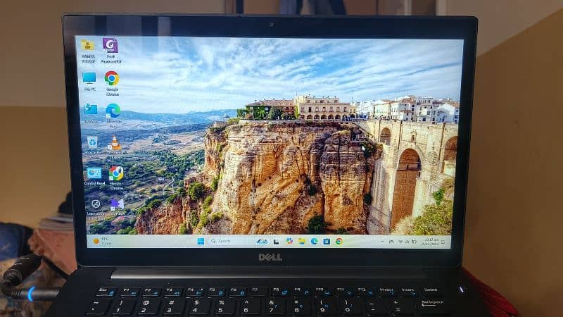 Dell E7480 Touch retina display (Core i5 7th generation) 4