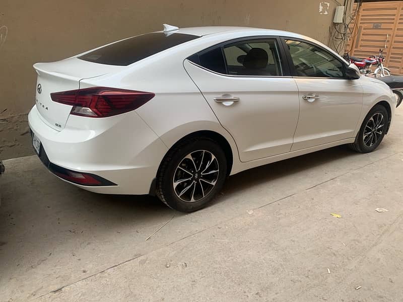 Elantra GLS 2.0 model 2022 on Rental / Rent a car 1