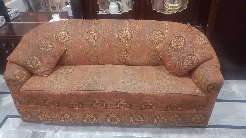 5 Seatr Sofa Set Good Condition. . ,Location Shikarpur City, 1