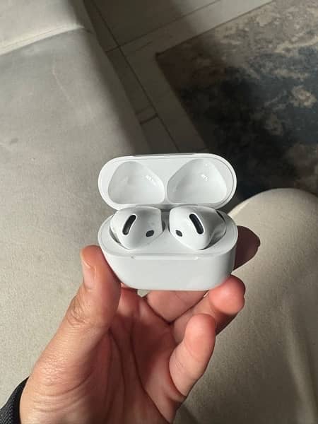 Apple airpods 4 (without ANC) 0