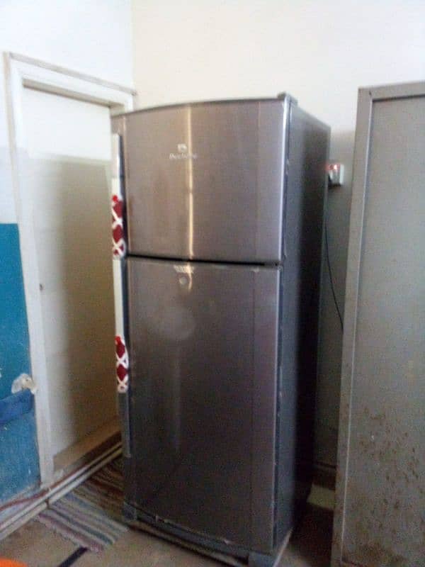 Full size dawlance refrigerator 0