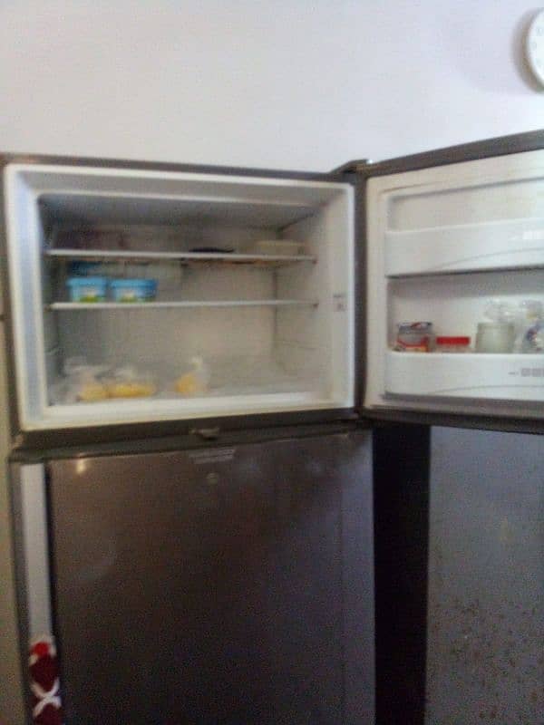 Full size dawlance refrigerator 2