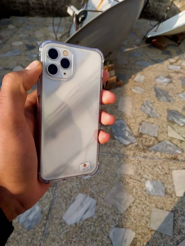 iPhone 11 Pro 512 GB white color PTA Approved 2