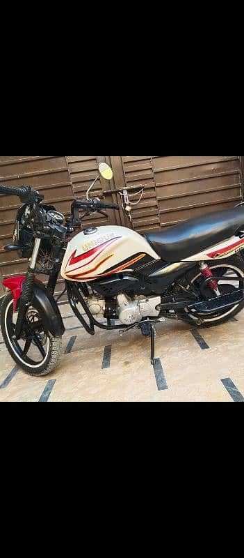 100cc70 se bhi km petrol he ok bayk call 03318388371 0