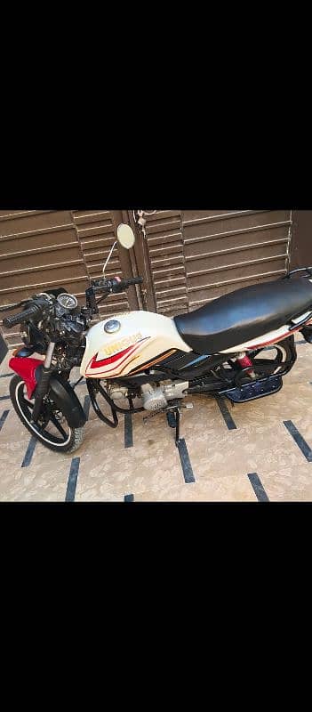 100cc70 se bhi km petrol he ok bayk call 03318388371 3