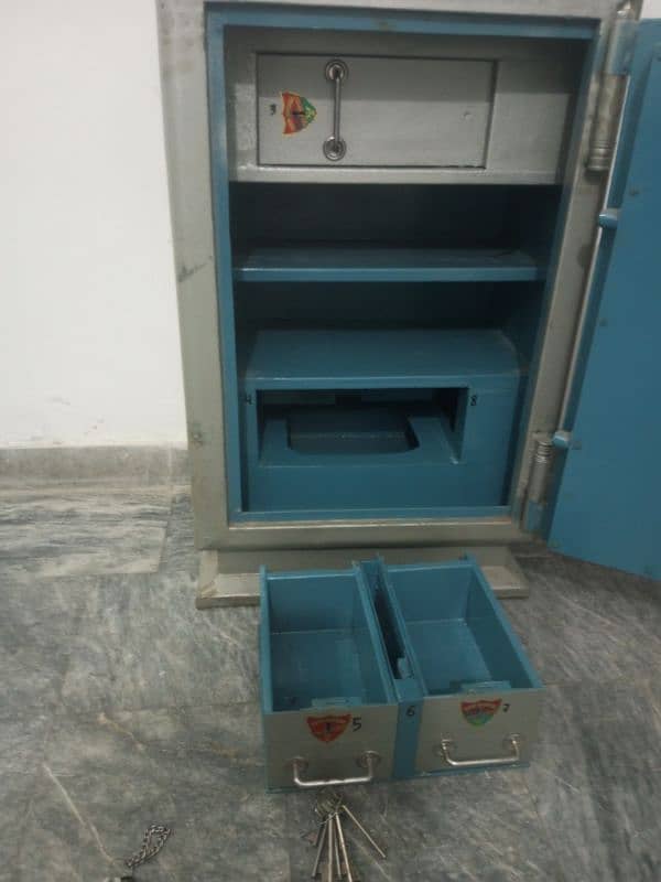 locker safe Tijori ,120 kg weight 1