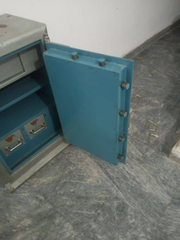 locker safe Tijori ,120 kg weight 2