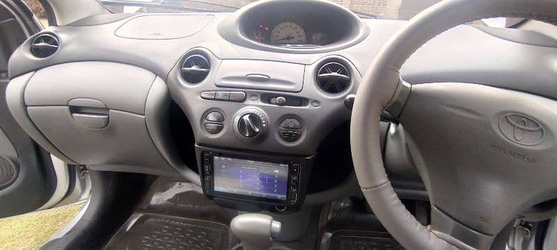 Toyota Vitz 2006 8