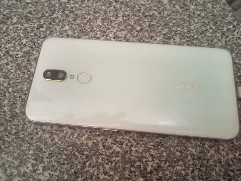 Oppo F11 8/256 1