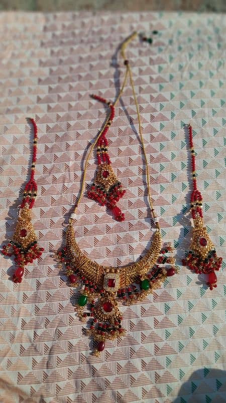 Artificial jewellery 0