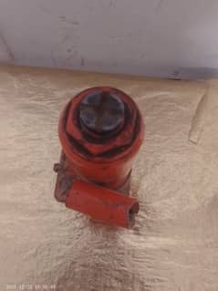 hydraulic jack