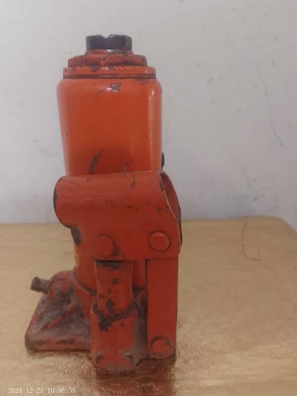 hydraulic jack 1