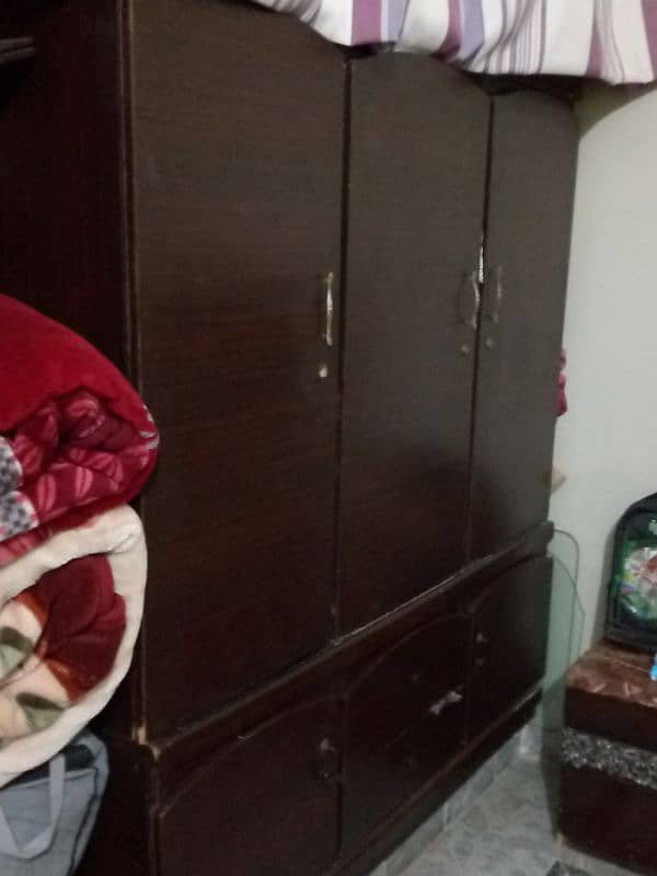 Wardrobe for sale urgent 0