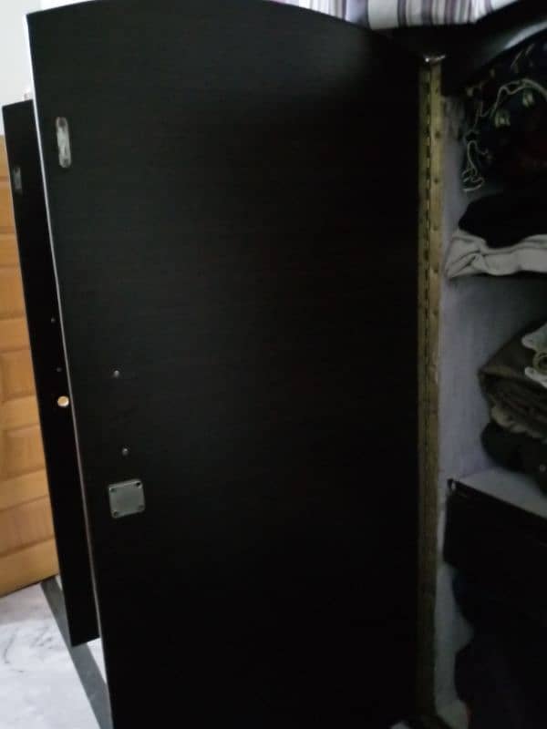 Wardrobe for sale urgent 4