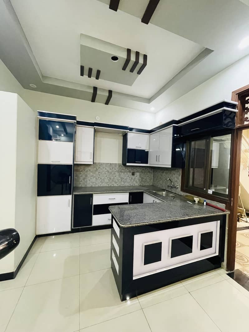 A Well Designed House Is Up For sale In An Ideal Location In Karachi 6