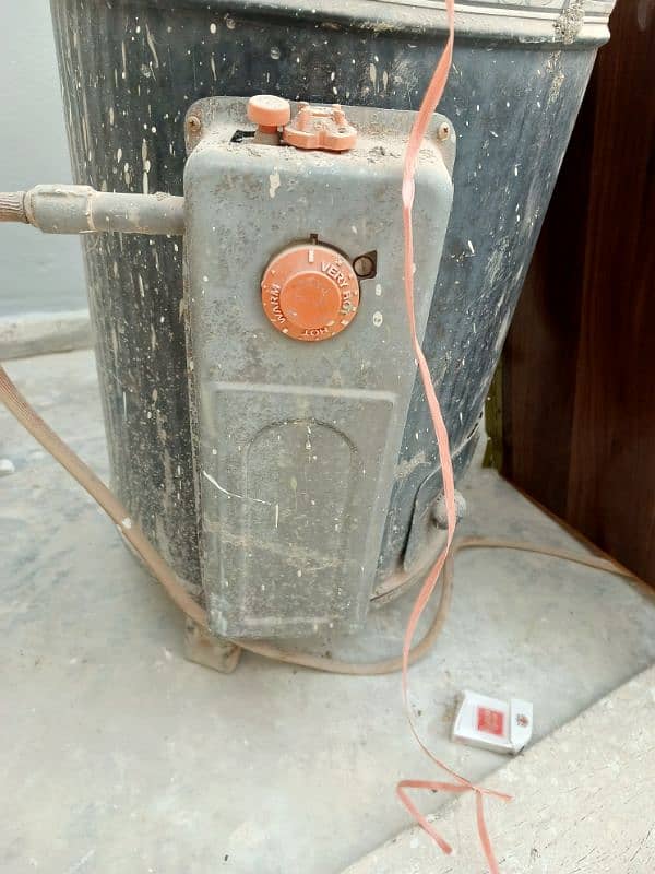 GEYSER GAS PLUS ELECTRIC 1