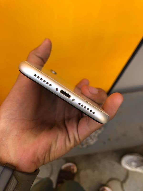 i am selling i phone xr non pta 3