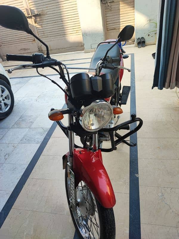 Yamaha YB125Z - 2017 Model - Red Color - Very good condition 4