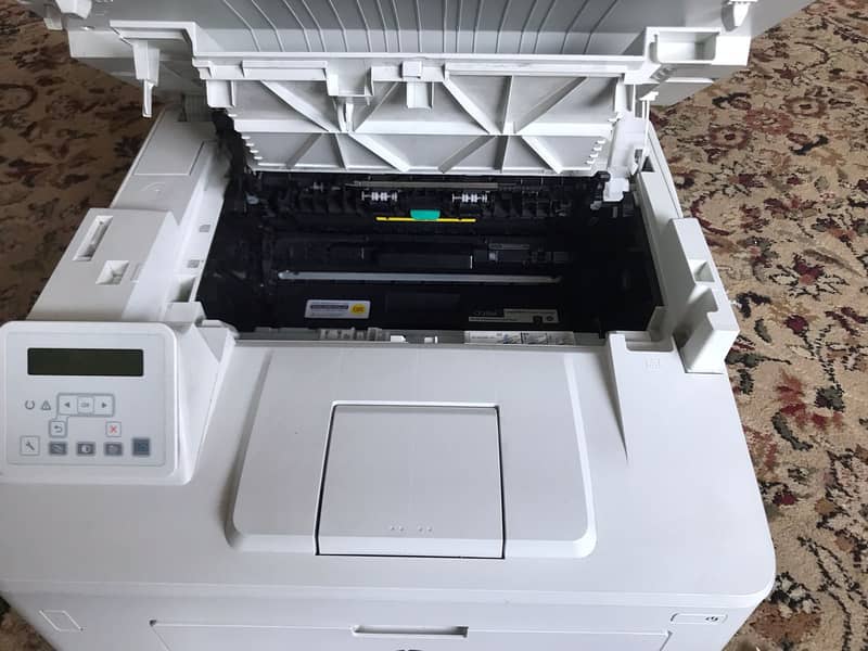 HP LaserJet Pro MFP M227sdn Black/White 2