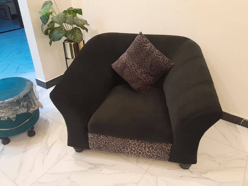 5 seater like new sofa 2