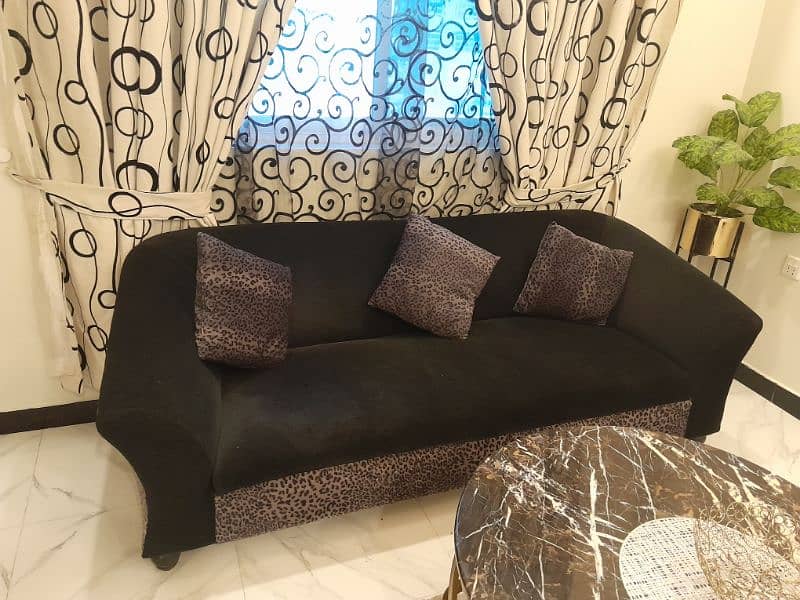 5 seater like new sofa 3