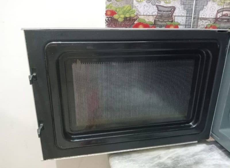 Microwave oven and gas heater. . 0333-4992205 3