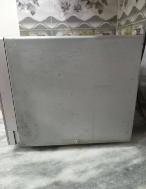 Microwave oven and gas heater. . 0333-4992205 5