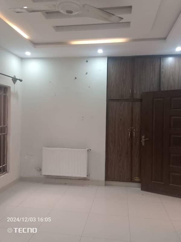 Two bed furnished flat for rent near to kashmir high way and metro station. 6