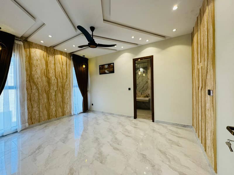 10 MARLA BEAUTIFUL HOUSE FOR SALE IN QUAID BLOCK SECTOR F BAHRIA TOWN LAHORE 12