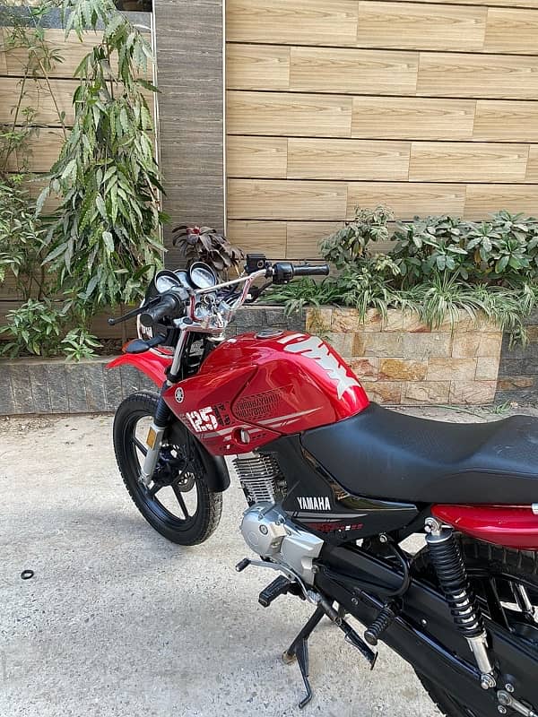 Yamaha Ybr 125G only 9k Driven better than honda suzuki 7