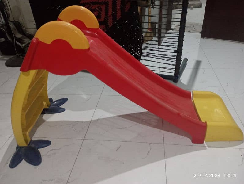 Indoor Slides for kids (free jumpero swing) 1