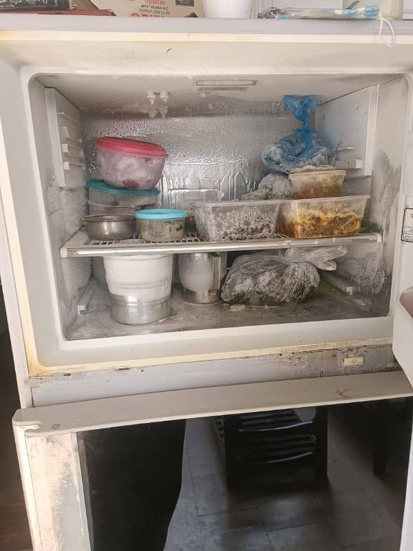 Dawlance full size fridge good working 6