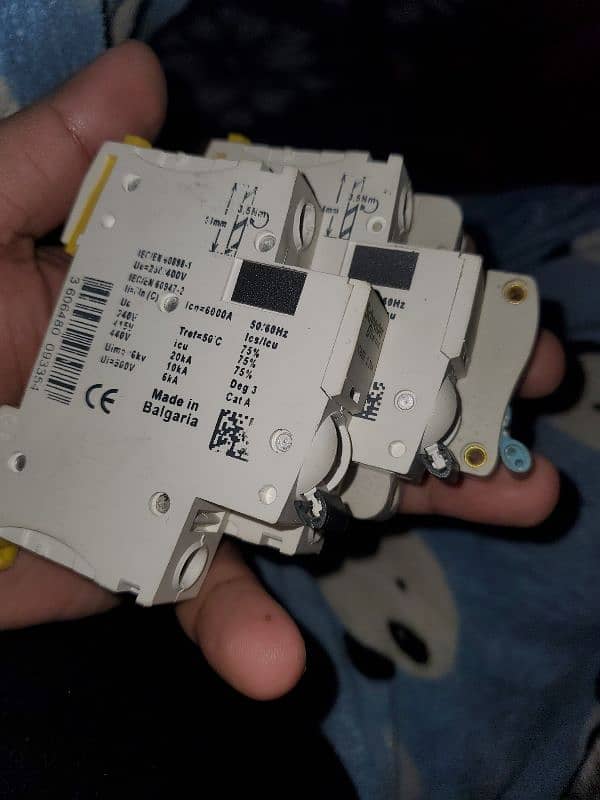 Schneider Electric IC60N C20A power breaker (3 pieces in 700rupees) 1