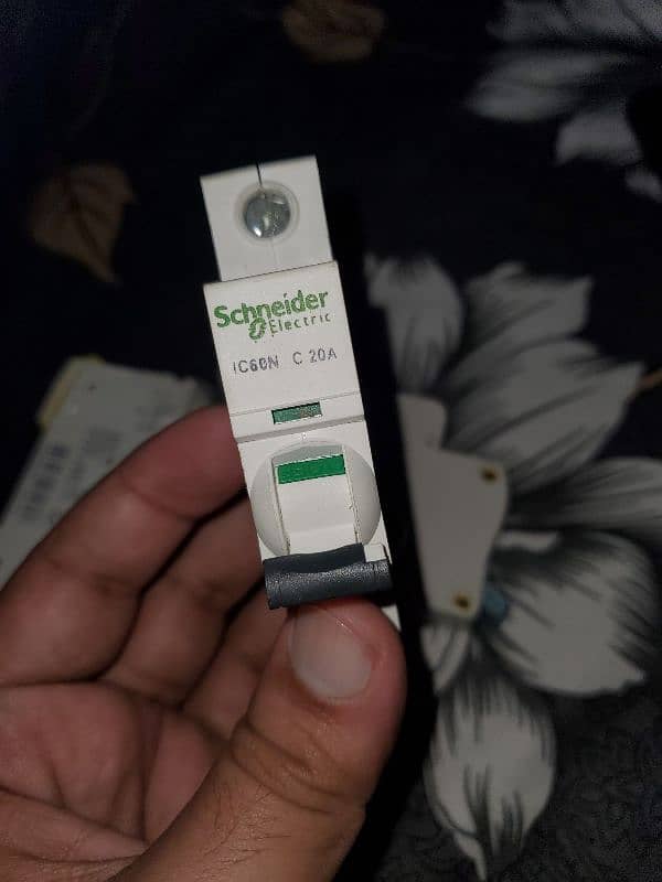 Schneider Electric IC60N C20A power breaker (3 pieces in 700rupees) 7