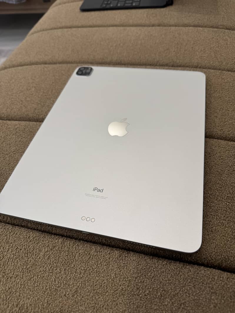 iPAD Pro M1, 12.9 in, 5thGen, 128GB with Apple Pencil & Magic Keyboard 0