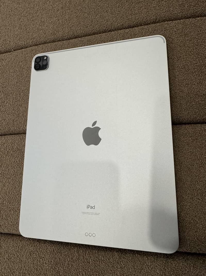 iPAD Pro M1, 12.9 in, 5thGen, 128GB with Apple Pencil & Magic Keyboard 2