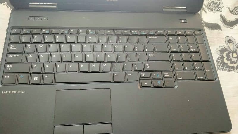 Dell latitude i3 e5540 reasonable price 10/10 1