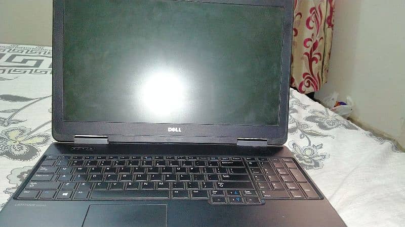 Dell latitude i3 e5540 reasonable price 10/10 7