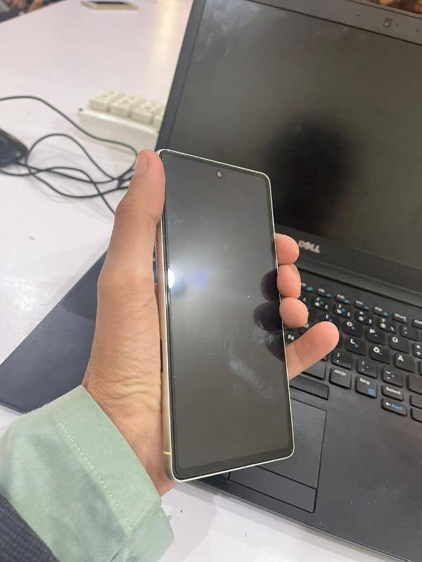 Google Pixel 7 Oem Locked But Sim Working 4