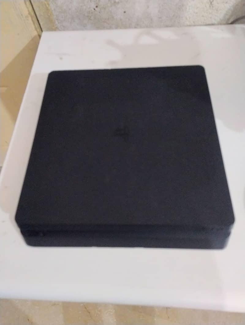 PS 4 Slim 1 TB 0