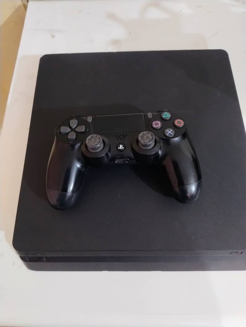 PS 4 Slim 1 TB 1