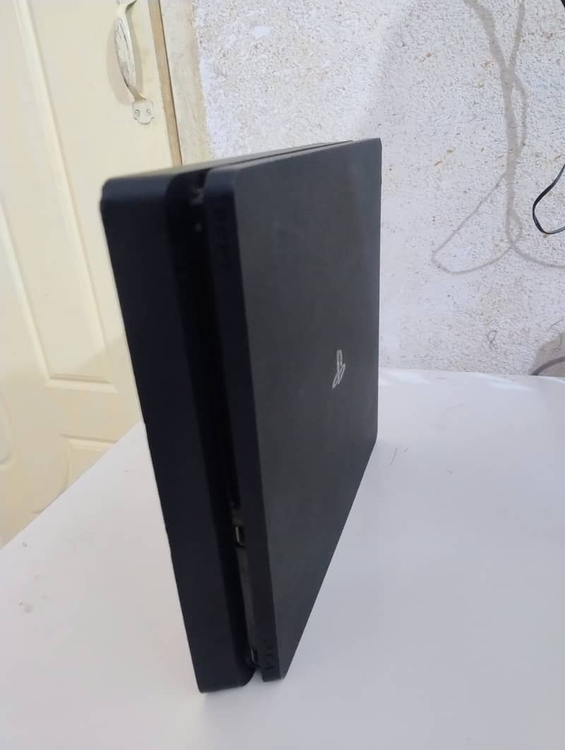 PS 4 Slim 1 TB 3