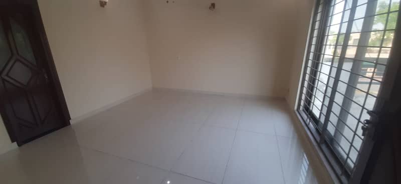 prime location knaal 3bed upper portion for rent in dha phase 4 3