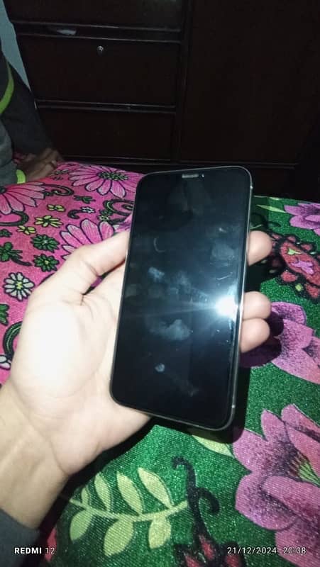 iam selling iPhone x 2