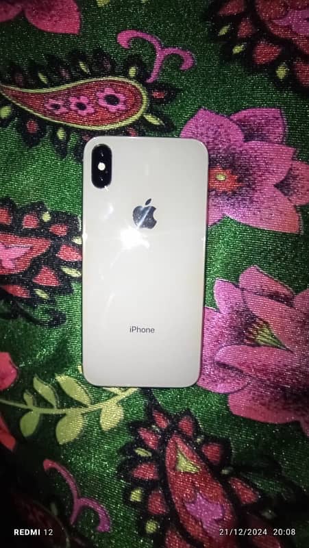 iam selling iPhone x 4