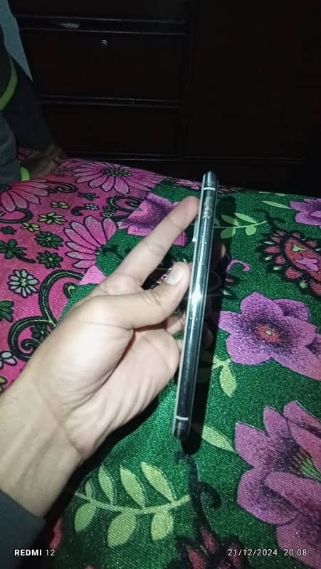 iam selling iPhone x 5