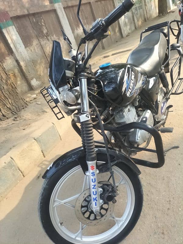 Suzuki GS-150 SE 2021 End Months Available in Geniun Mint Condition 4