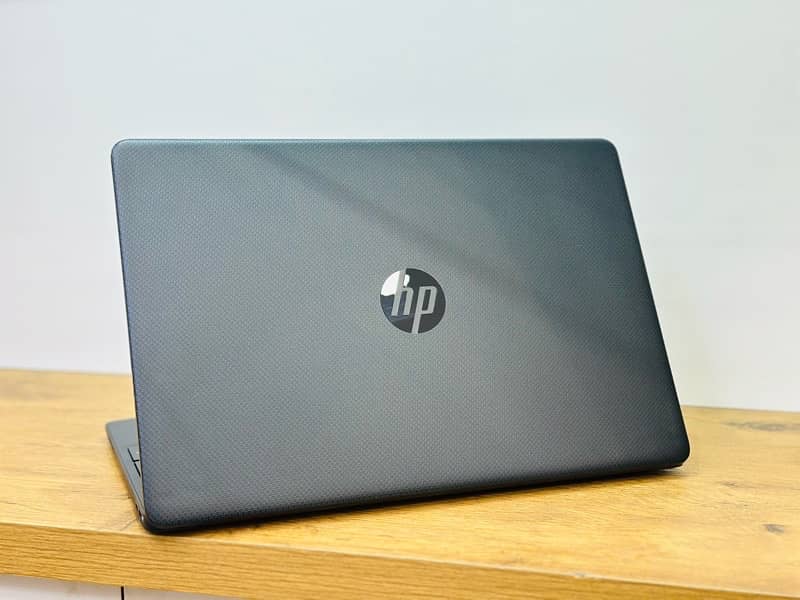 HP LAPTOP 15s ( Ryzen-5 5500U ) !! 8 GB RAM/256 GB SSD 1