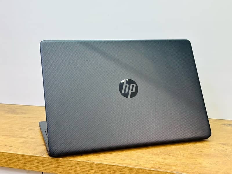 HP LAPTOP 15s ( Ryzen-5 5500U ) !! 8 GB RAM/256 GB SSD 5